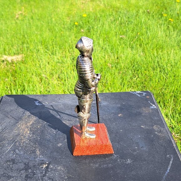King Henry VIII Pewter Statue Combat Armor - Picture 4 of 10